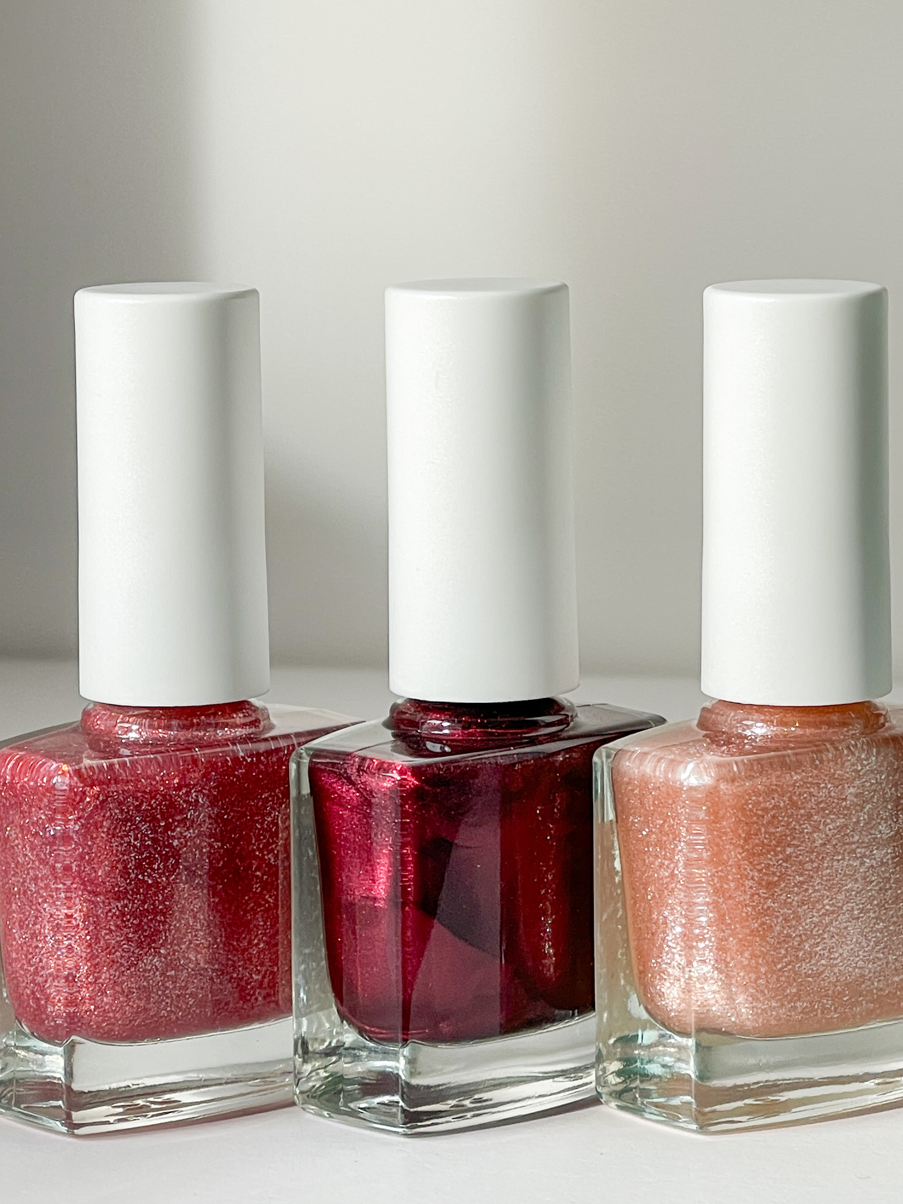 Nail Kind The Colour Squad Darling You vernis à ongles rouge shimmer