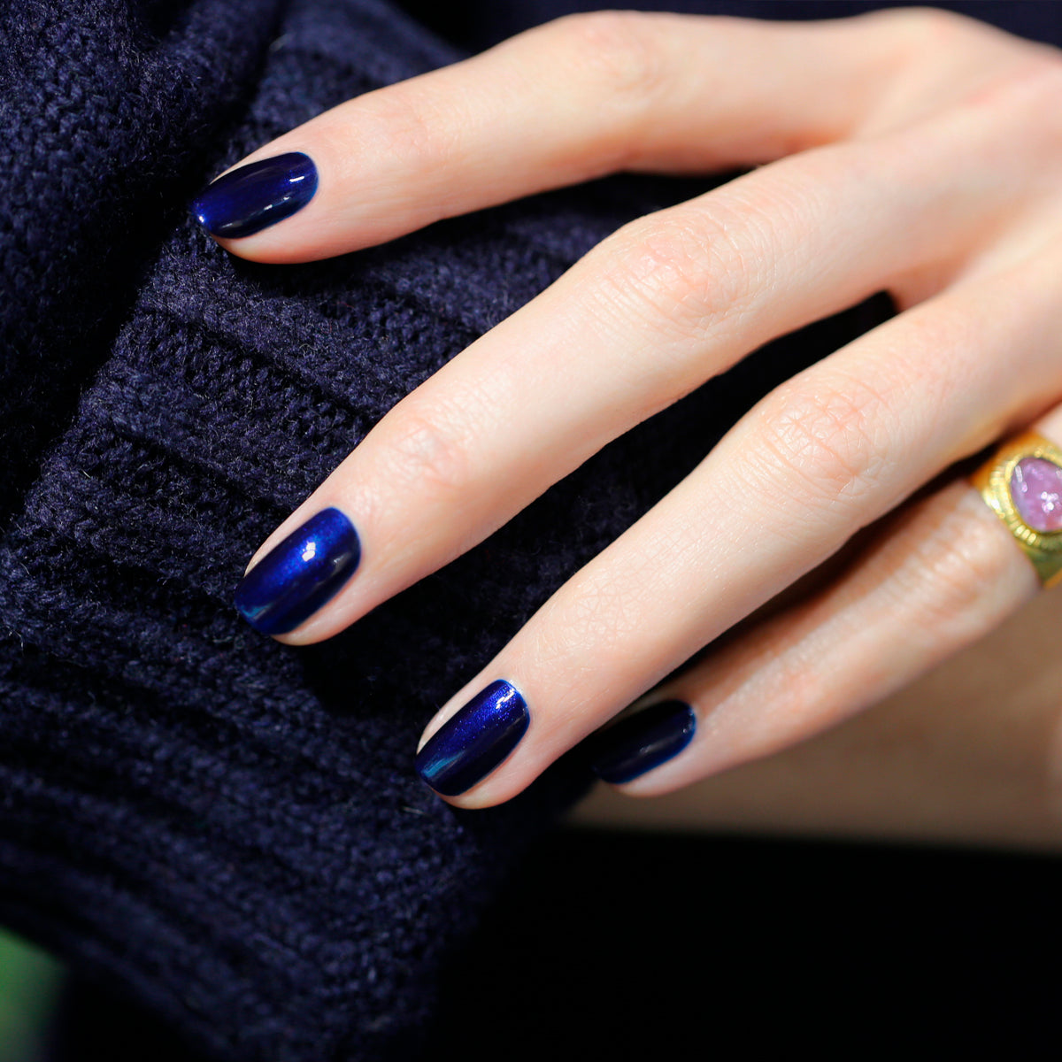 Manucurist Green Flash vernis semi-permanent Dark Night bleu nuit irisé