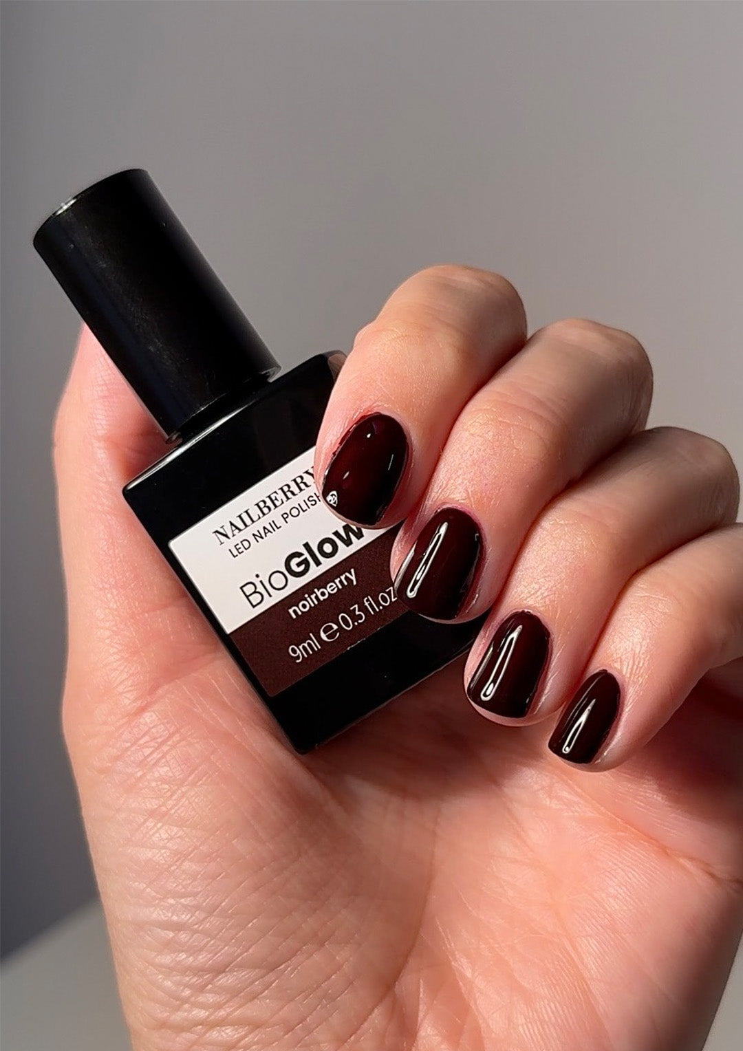 Nailberry BioGlow Noirberry vernis semi-permanent 9ml rouge noir