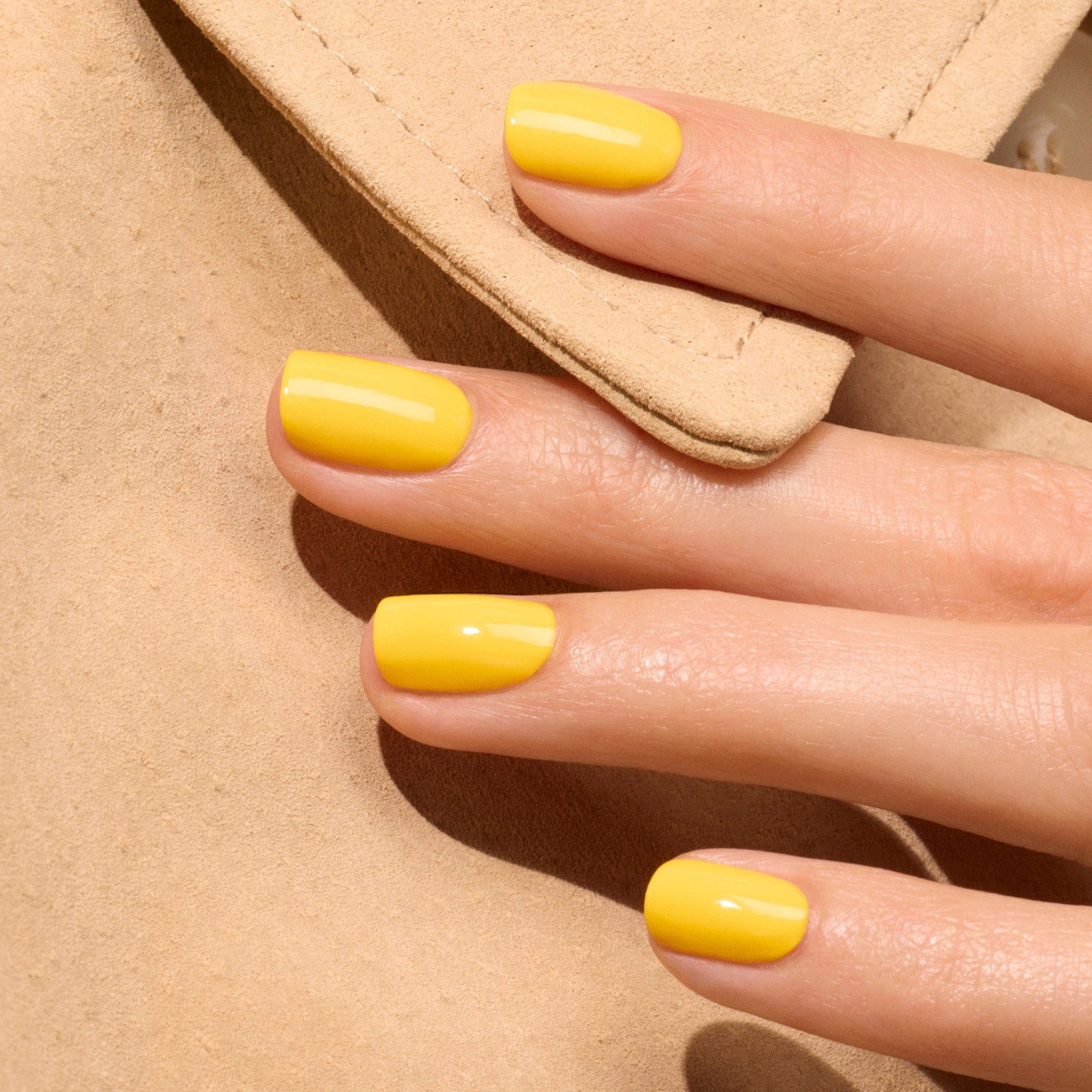 Manucurist Green Flash Gold Button vernis semi-permanent jaune