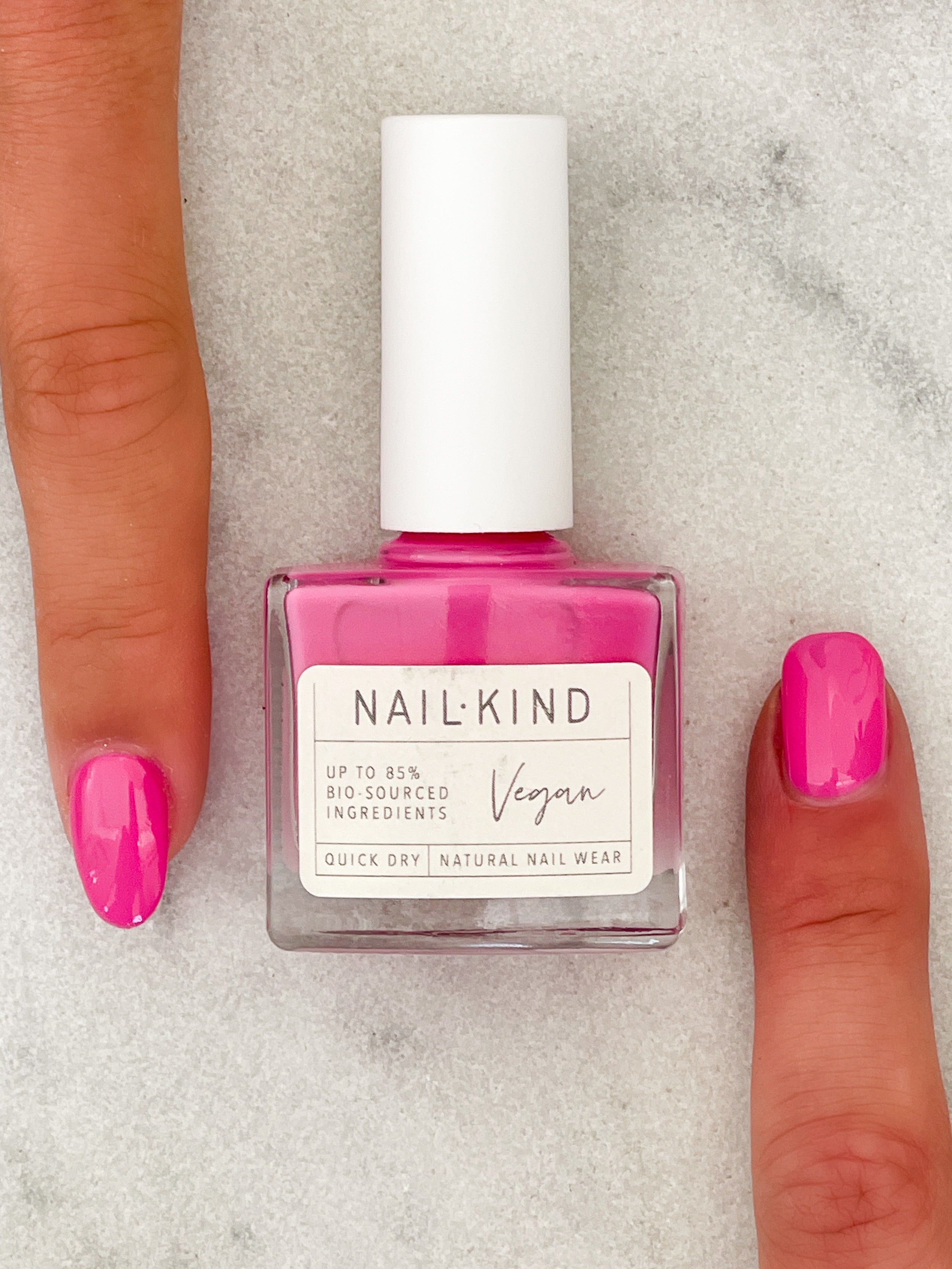 Nail Kind The Colour Squad Smokin Hot vernis à ongles rose vif