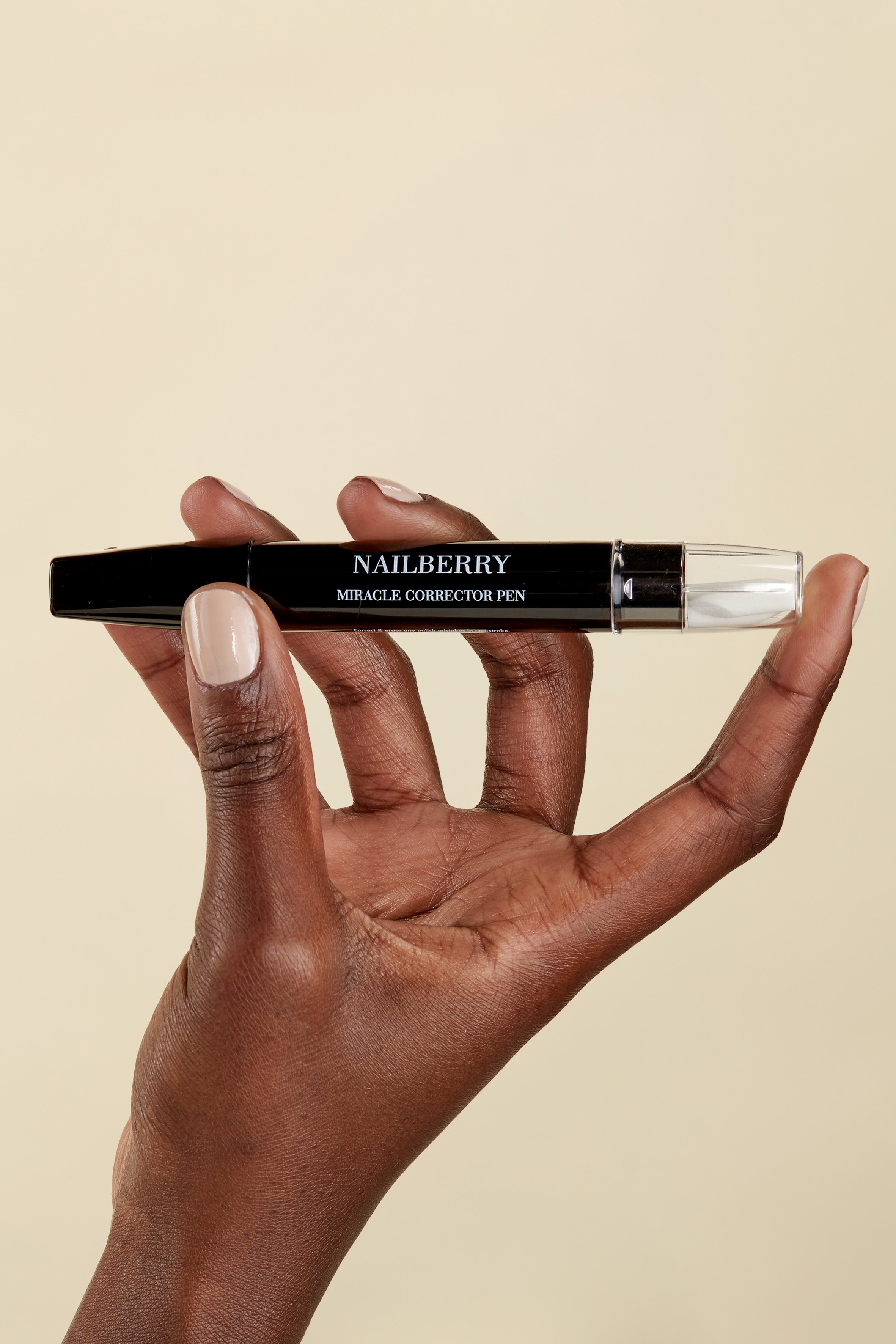 Nailberry Miracle Corrector Pen stylo correcteur 3 ml