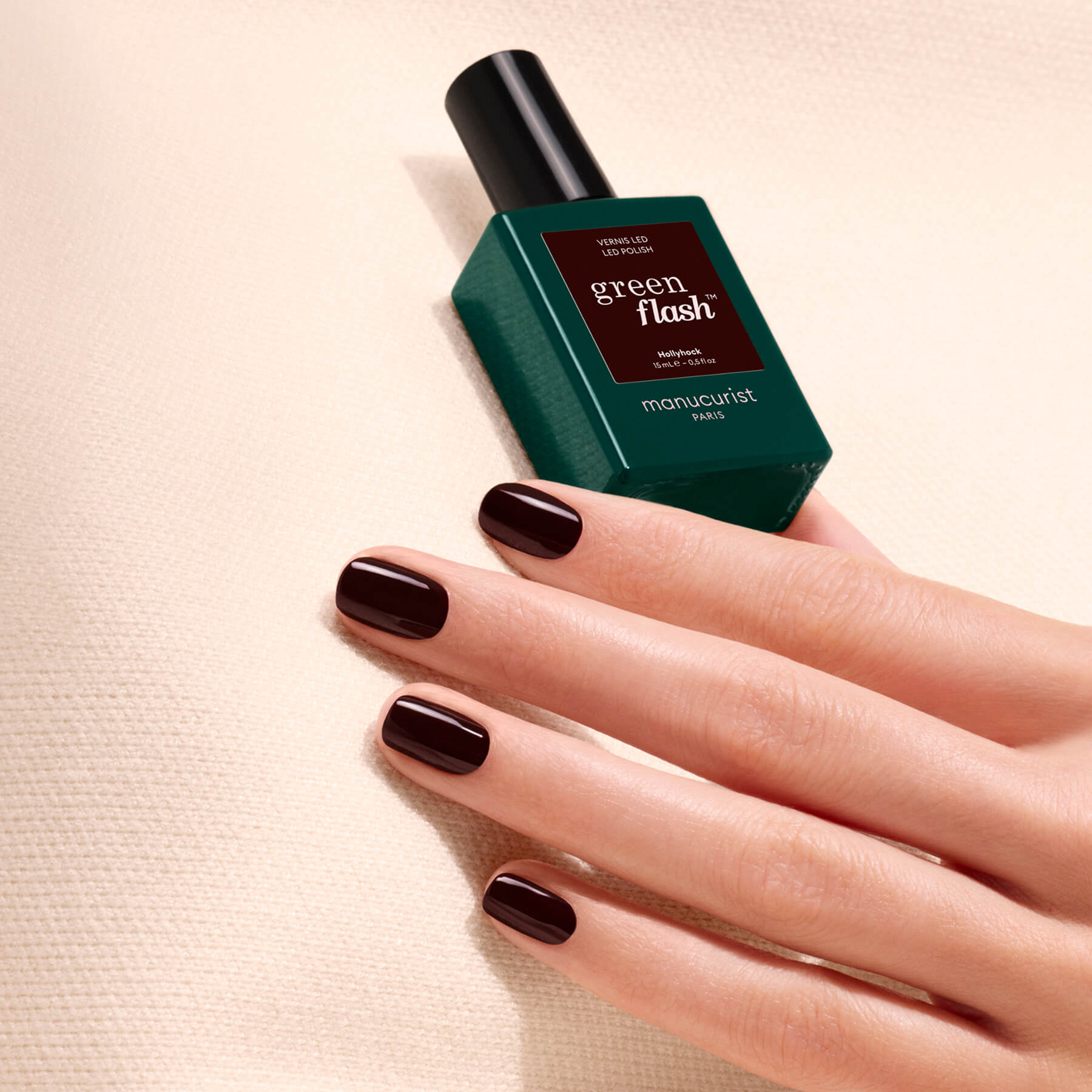 Manucurist Green Flash Hollyhock vernis rouge noir