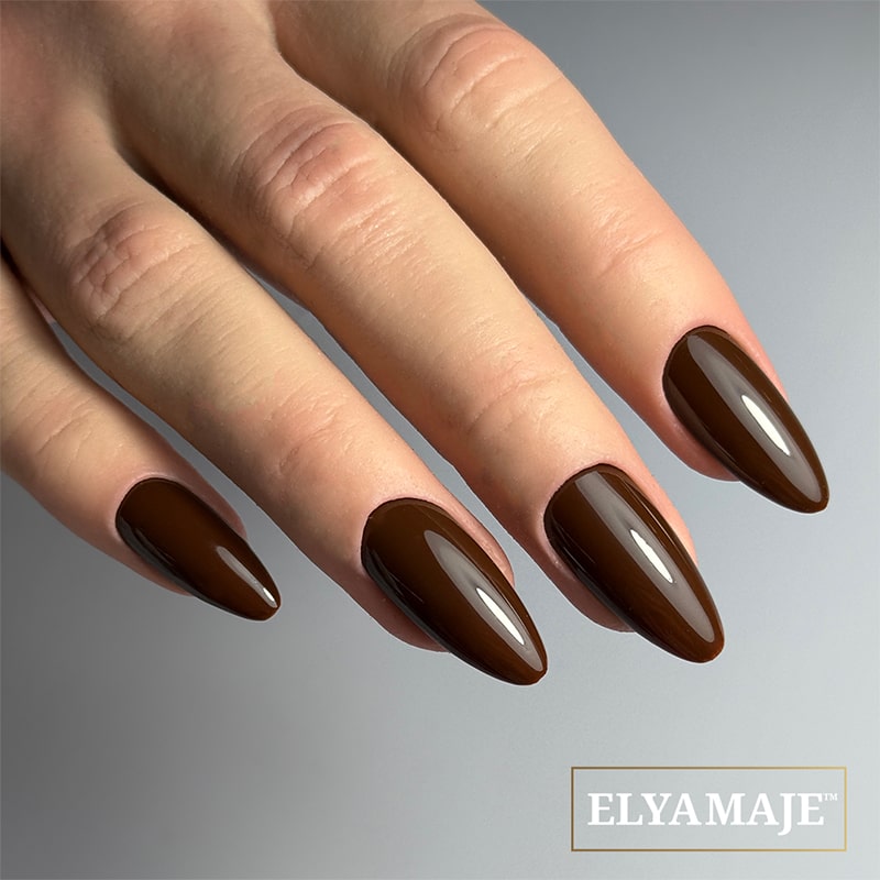 Elyamaje N°123 Coffee vernis semi-permanent marron couvrant