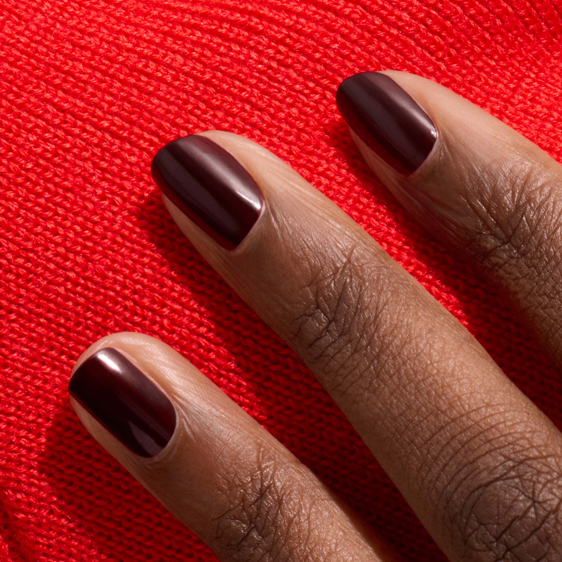 Manucurist Green Flash Hollyhock vernis rouge noir