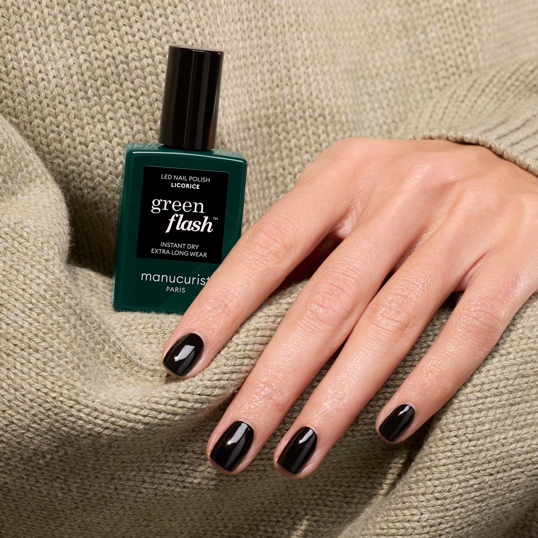 Manucurist Green Flash Licorice vernis semi-permanent noir