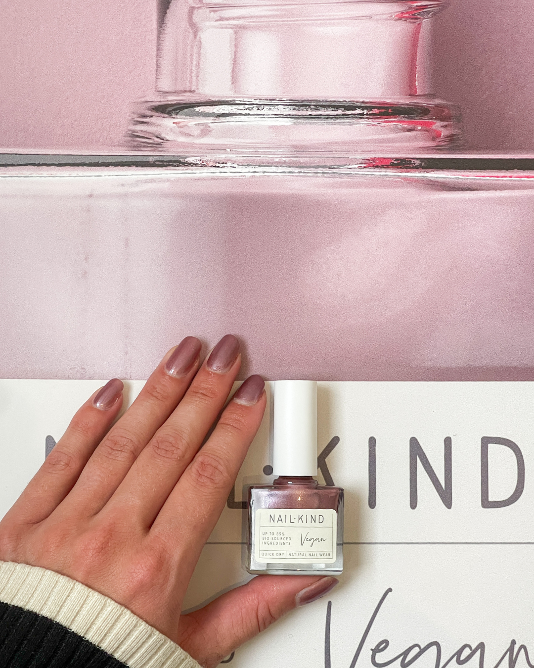NAIL KIND The Colour Squad Glazed Cupcake vernis rose nacré
