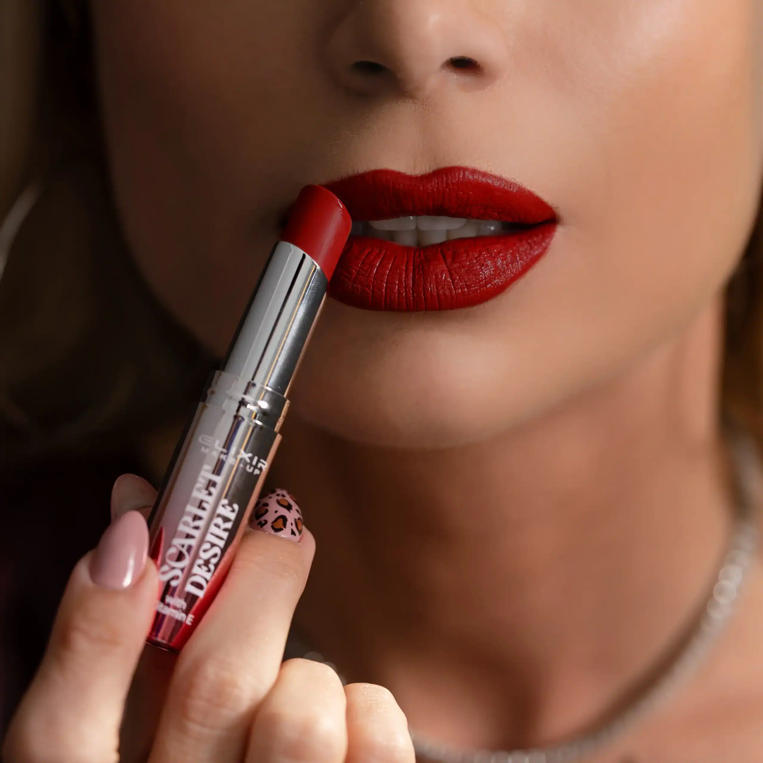 Élixir Scarlet Desire 103 rouge à lèvres satin hydratant