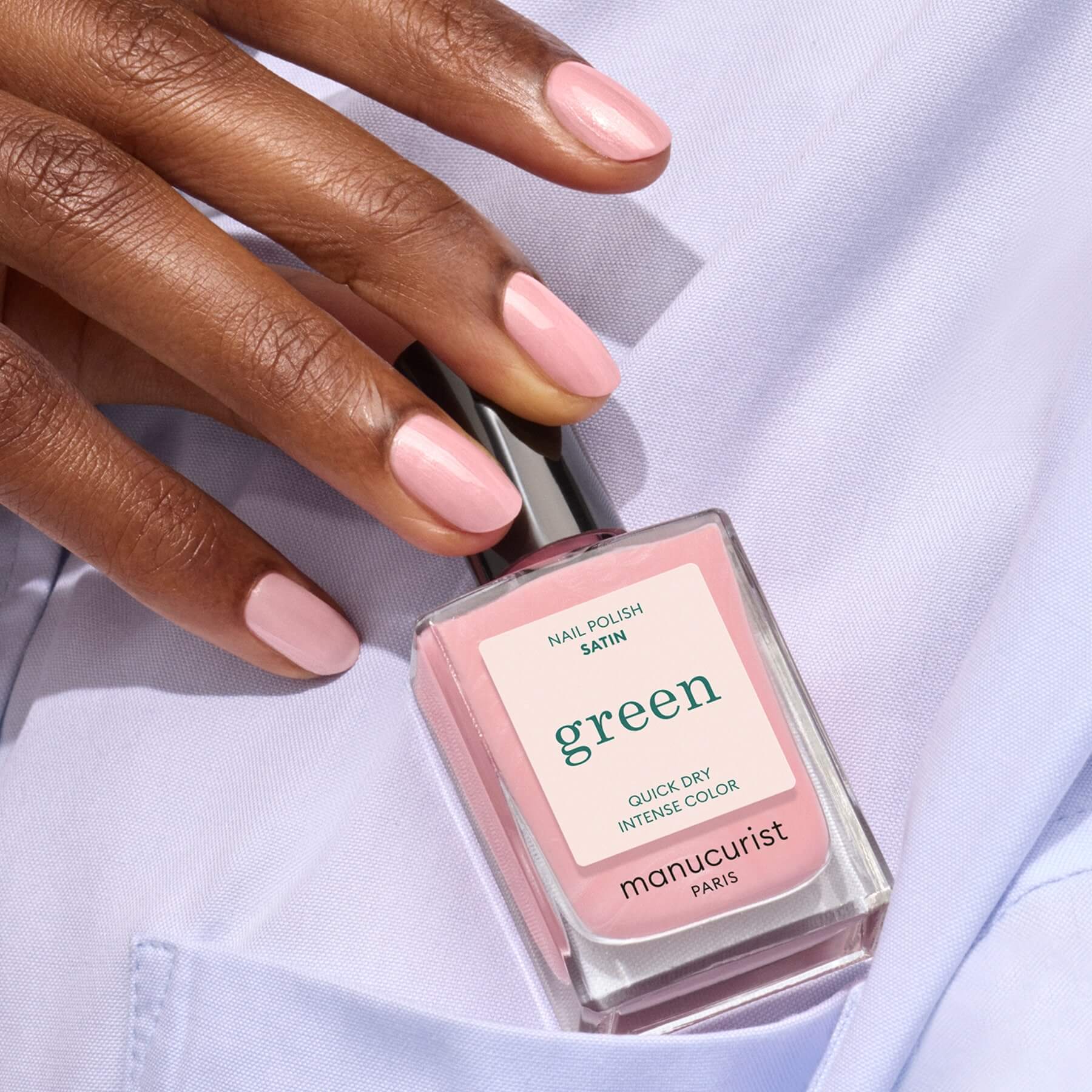 Manucurist Green Satin vernis à ongles rose pâle nacré