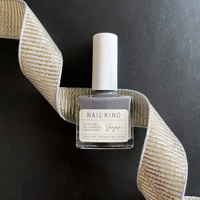 Nail Kind The Colour Squad Easy Sunday vernis gris argenté vegan