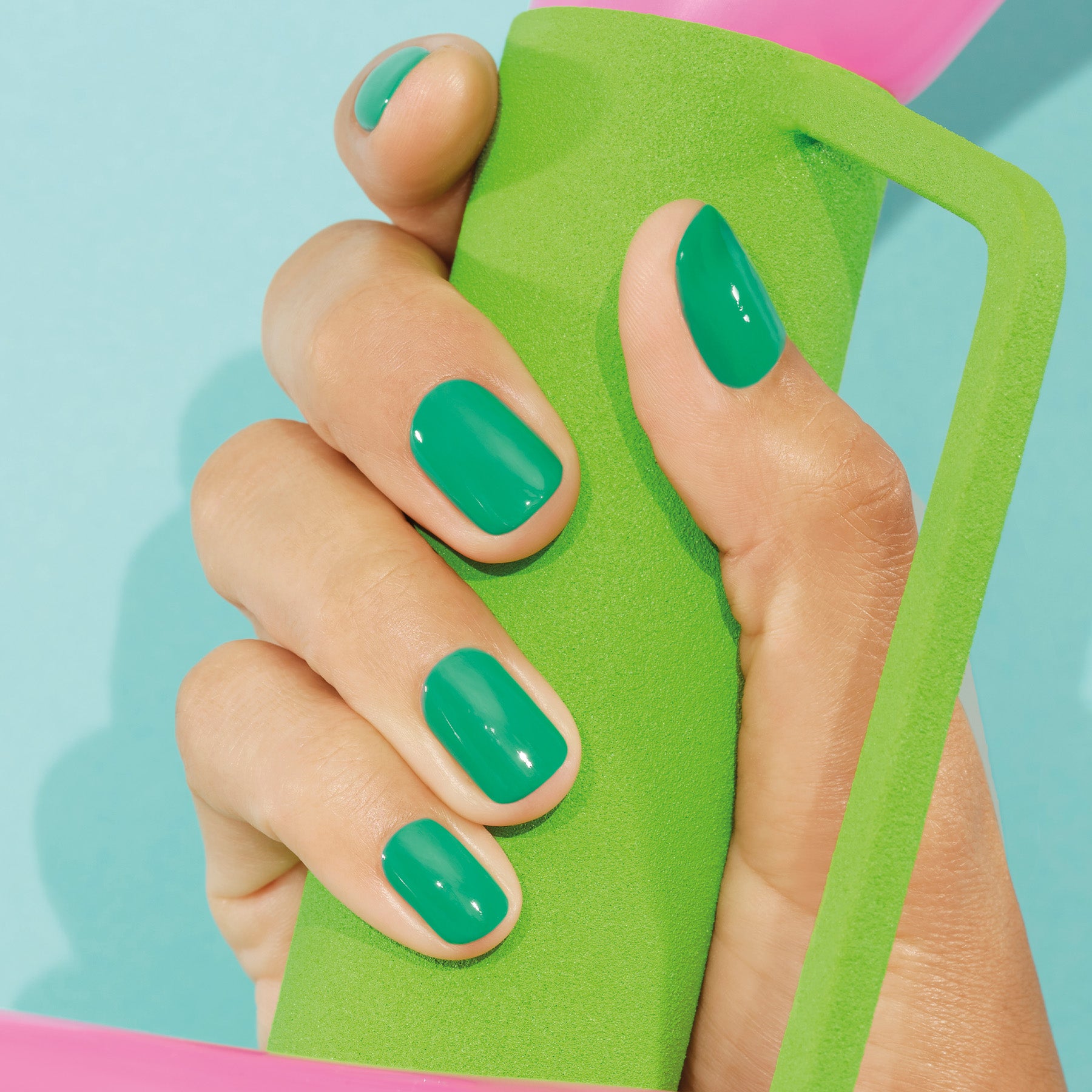 Manucurist Green Brazil vernis à ongles vert pop opaque