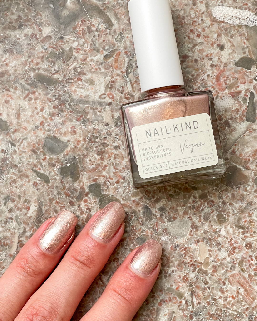 NAIL KIND The Colour Squad Glazed Brûlée vernis à ongles marron métallisé