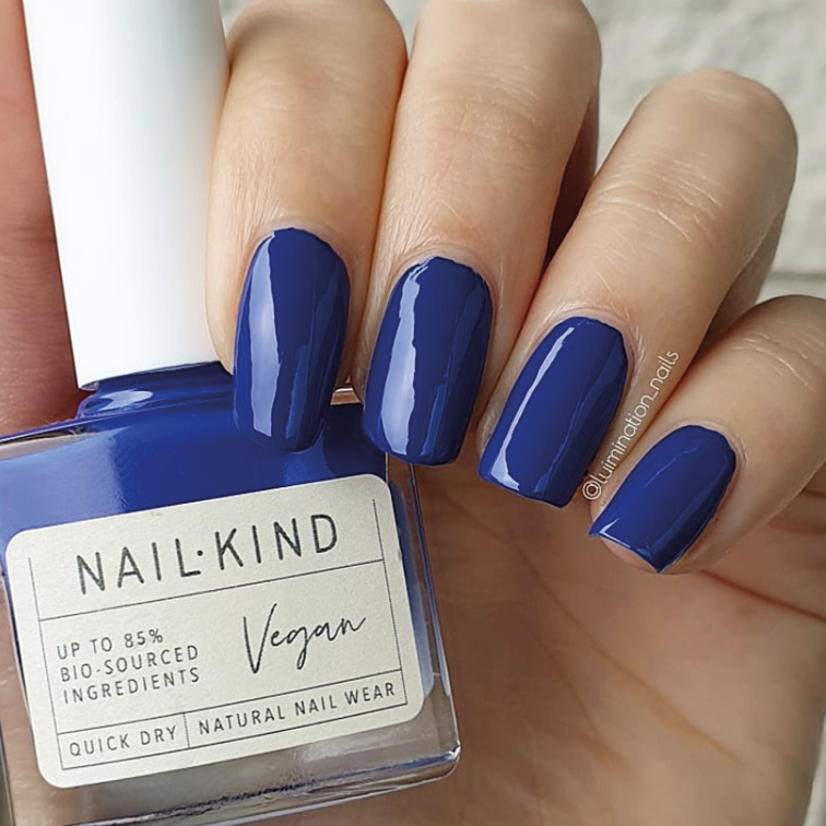 NAIL KIND The Colour Squad Ink Me vernis bleu encre