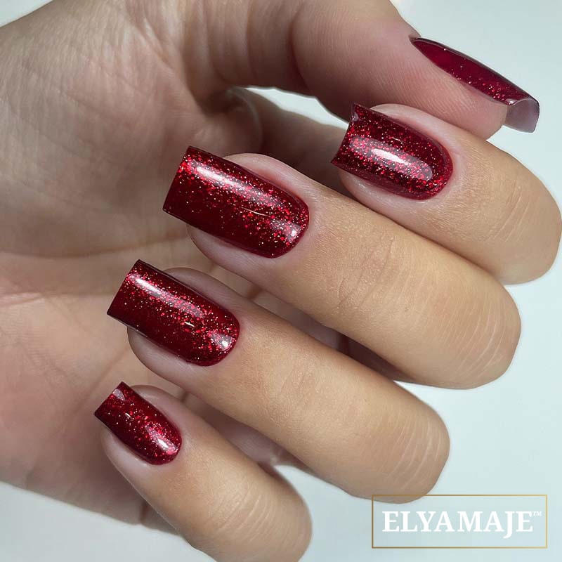 Elyamaje N°67 Rouge Folie vernis semi-permanent rouge