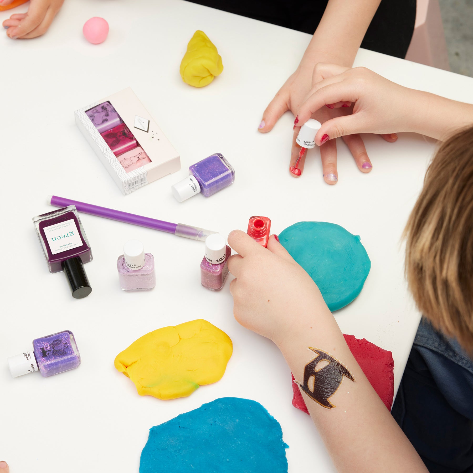 Manucurist Scarlett la chouette vernis enfant violet pailleté