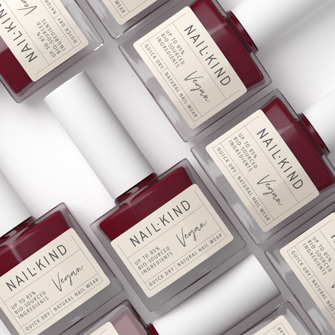 NAIL KIND The Colour Squad Berry Pop vernis à ongles bordeaux prune