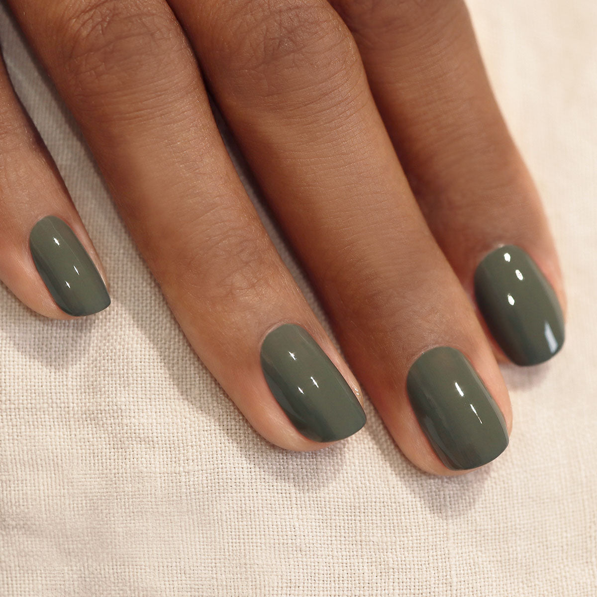 Manucurist Green Khaki vernis vert gris opaque