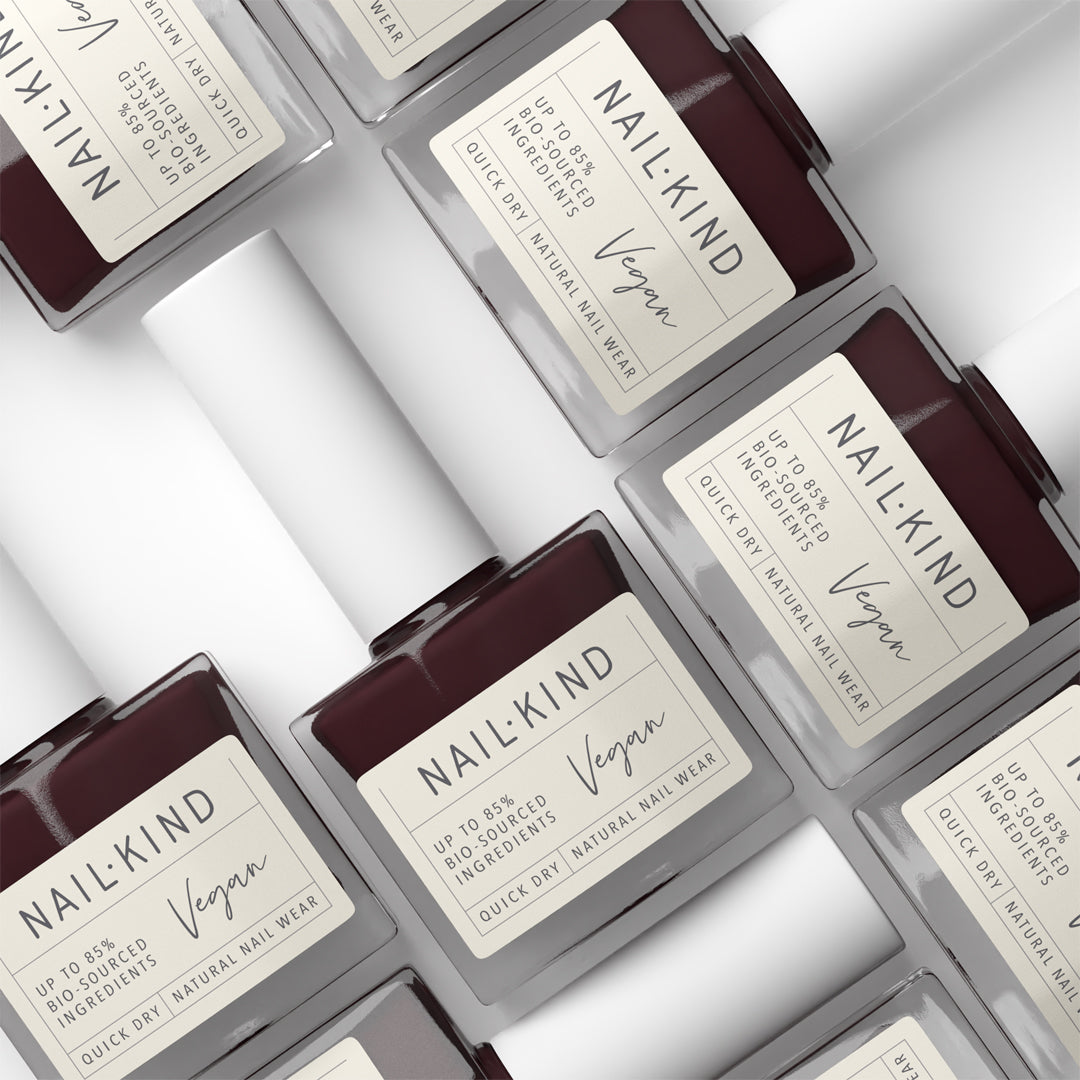 NAIL KIND The Colour Squad Read My Lips vernis rouge noir profond