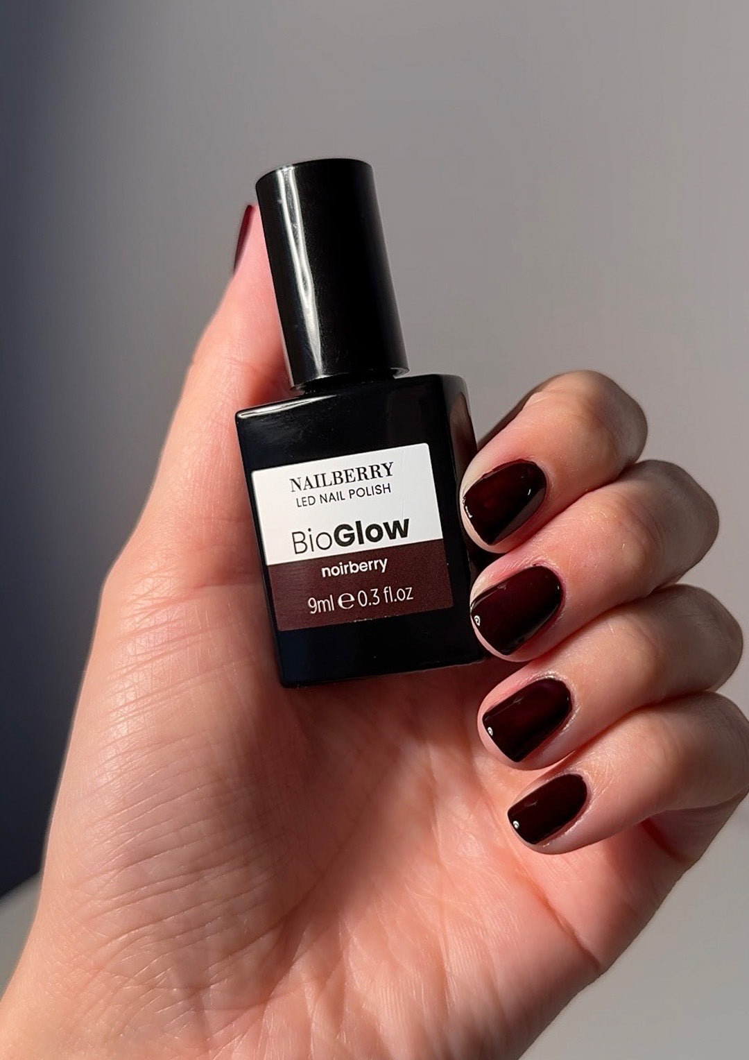 Nailberry BioGlow Noirberry vernis semi-permanent 9ml rouge noir