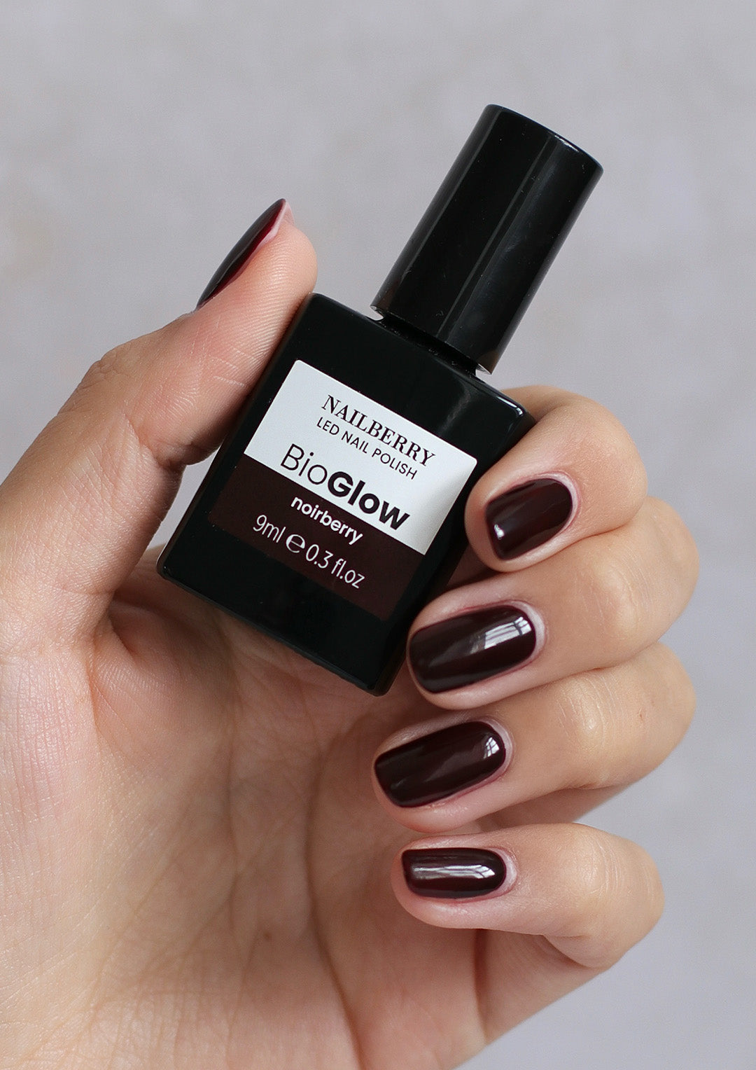 Nailberry BioGlow Noirberry vernis semi-permanent 9ml rouge noir
